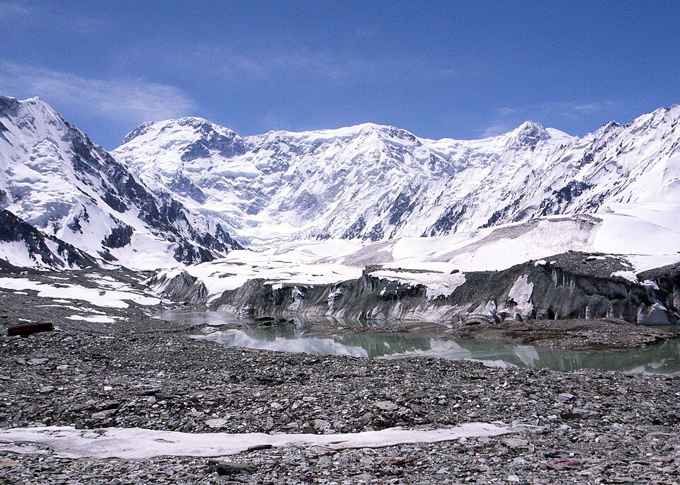 Fayl:Jengish Chokusu from BC.jpg