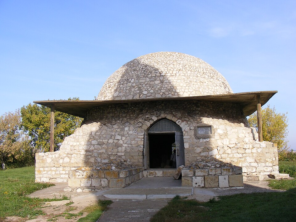 Fayl:Northern mausoleum, Bolgar.JPG