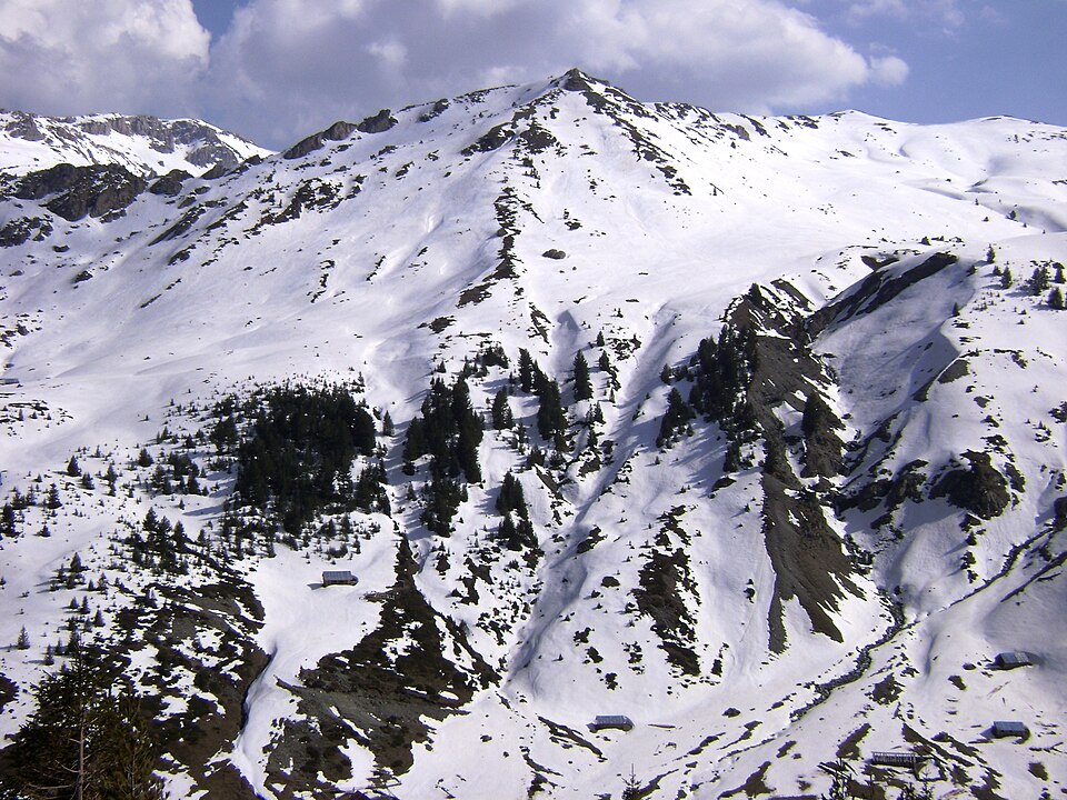 Fayl:Rrasa e Zogut mountains.jpg
