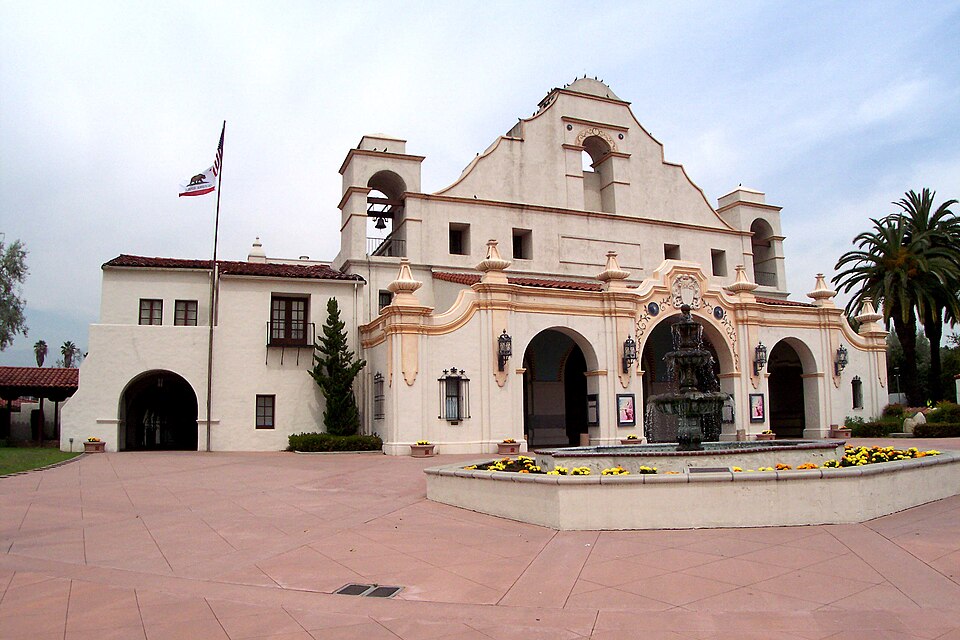 Fayl:San Gabriel Civic Auditorium.jpg