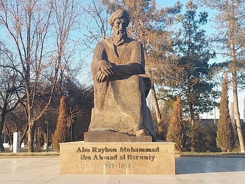 Abu Rayxon Beruniy haykali