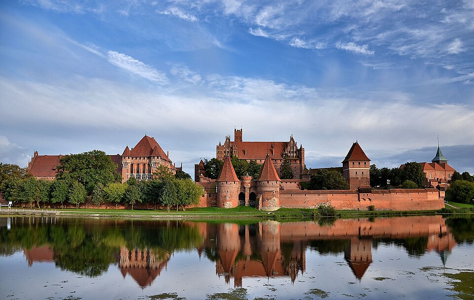 Fayl:Zespół Zamku Krzyżackiego MALBORK 01.jpg