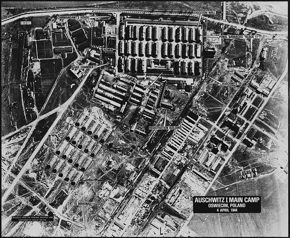 Fayl:AerialAuschwitz1944.jpg