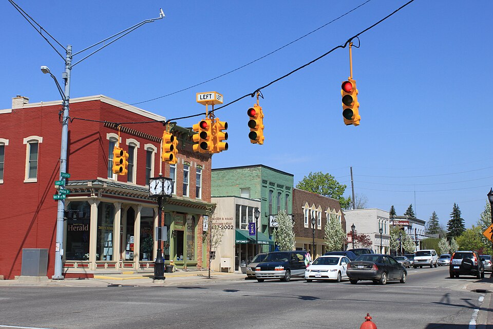 Fayl:Downtown South Lyon Pontiac Trail.JPG