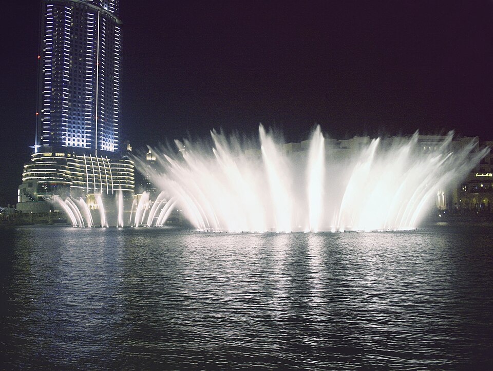 Fayl:Dubai-Fountains (4115043482).jpg