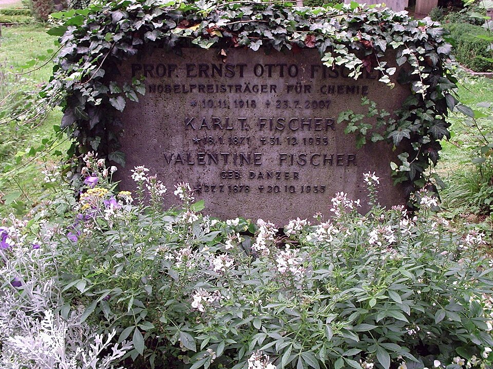 Fayl:Grabstaette Ernst Otto Fischer.jpg