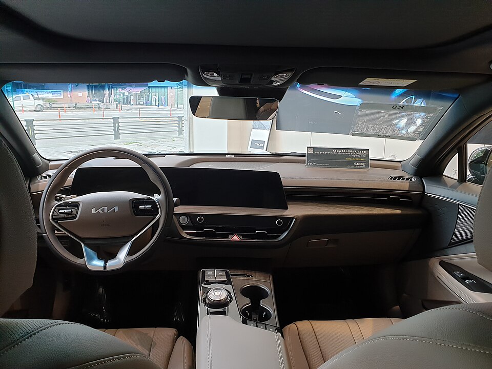 Fayl:Kia K8 GL3 black (8).jpg