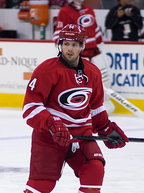 Fayl:Nathan Gerbe 2013.jpg