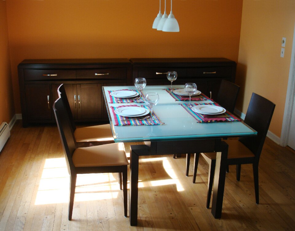 Fayl:Orange Dining Room.jpg