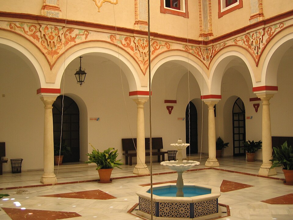 Fayl:Patio Sevillano.jpg