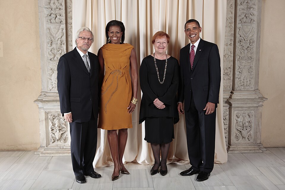 Fayl:Tarja Halonen with Obamas.jpg