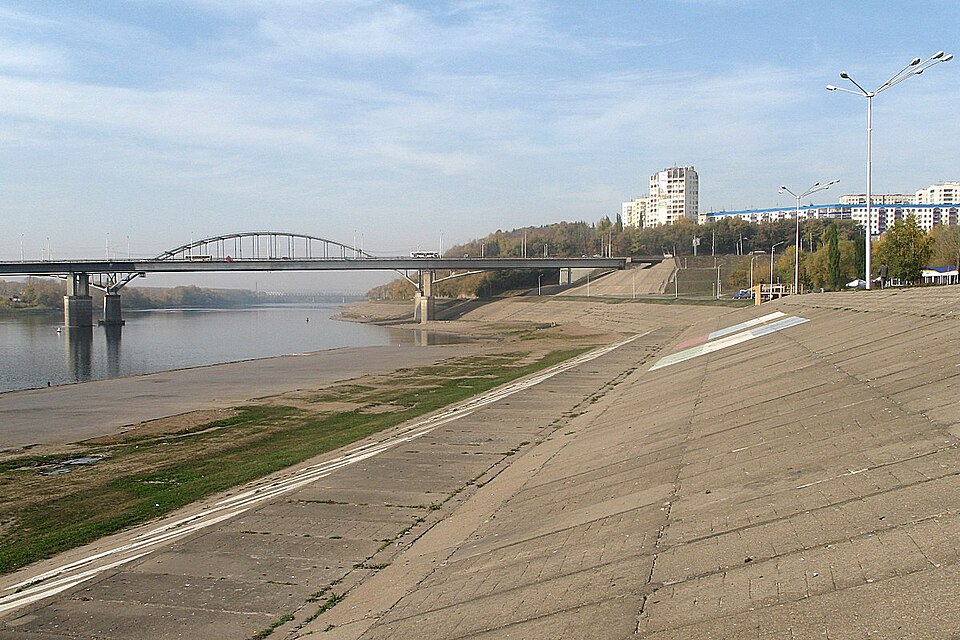 Fayl:Набережная реки Белой.jpg
