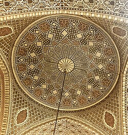Gumbaz ichki qismlaridan biri, batafsil bezaklar bilan bezatilgan
