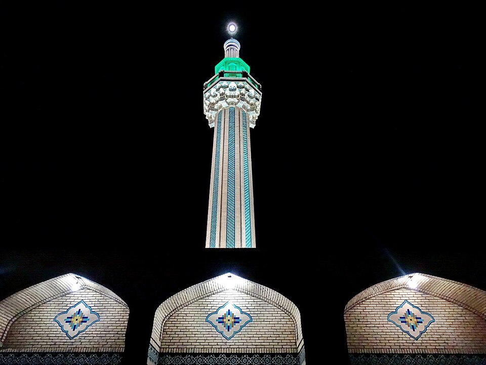 Fayl:گلدسته امامزاده کاظم در طبس.jpg