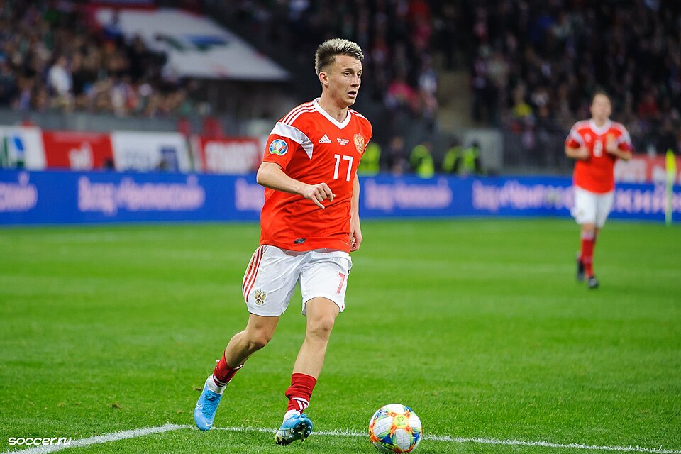 Fayl:Aleksandr Golovin (10.10.2019).jpg