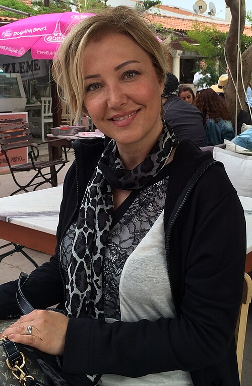 Fayl:Berna Lacin April 2016.JPG
