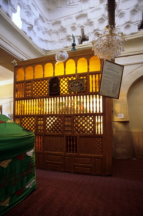Fayl:LuxorTempleAbuHaggagTomb.jpg
