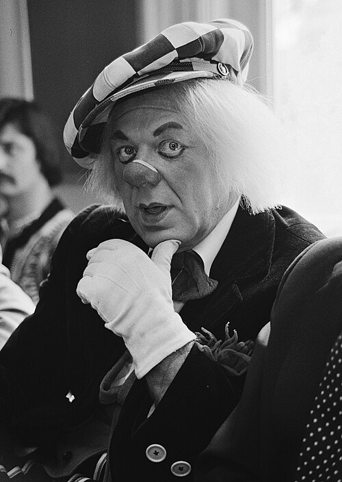 Fayl:Oleg Popov 1979d.jpg