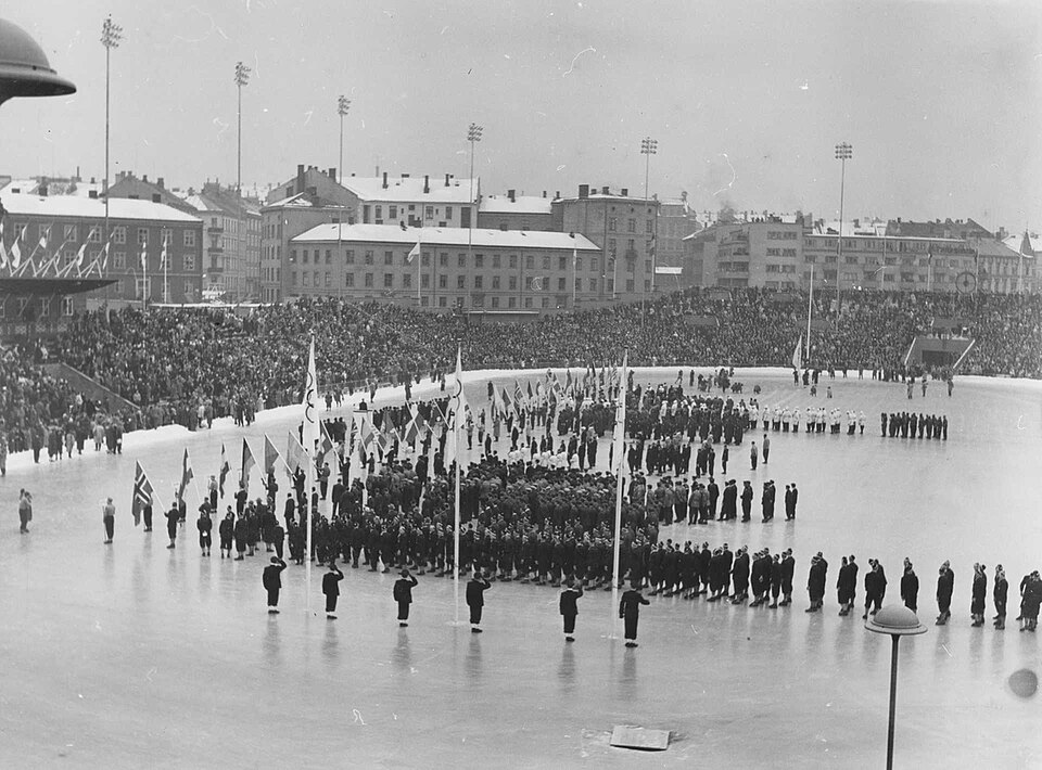 Fayl:18671 Vinter-OL 1952 - åpningsseremoni.jpg