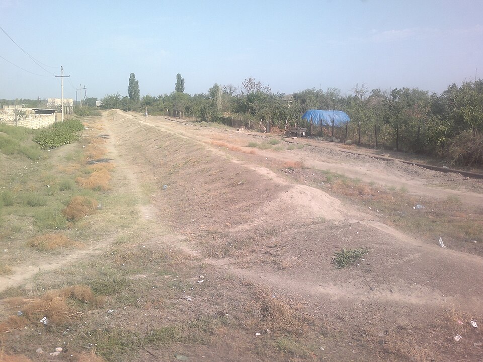 Fayl:Baku-Shollar water pipe.jpg