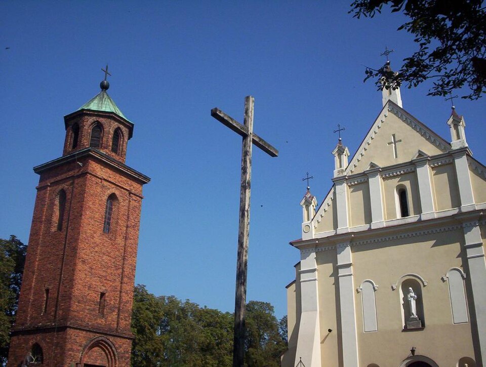 Fayl:Biala rawska church02.jpg