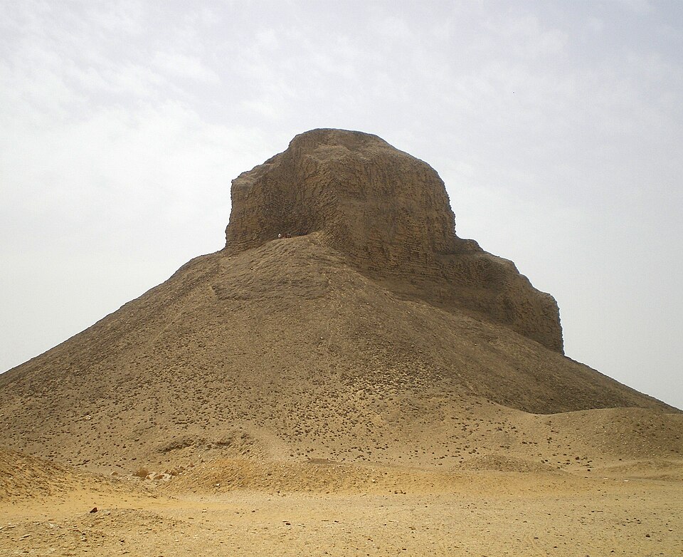 Fayl:Black Pyramid of Amenemhat III..JPG
