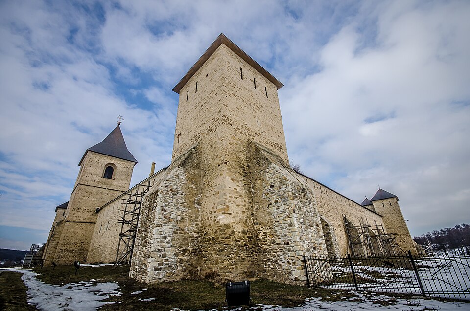 Fayl:Defense walls.jpg