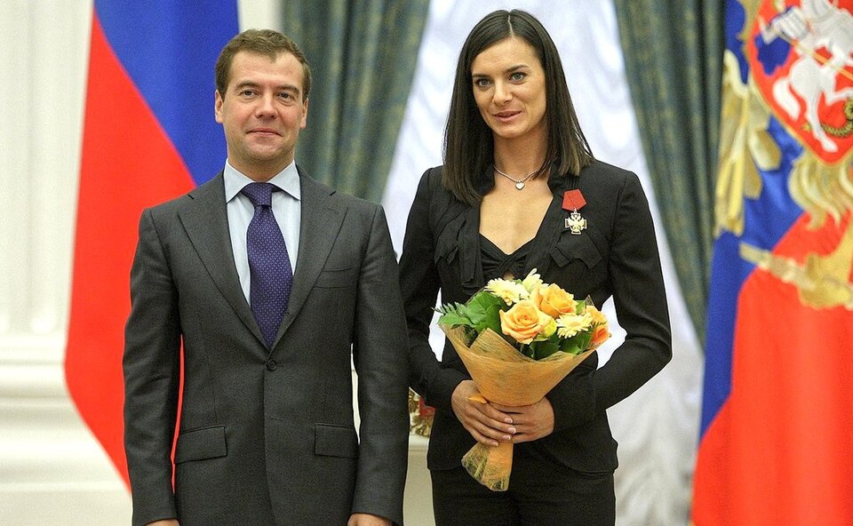 Fayl:Dmitry Medvedev and Yelena Isinbayeva.jpg