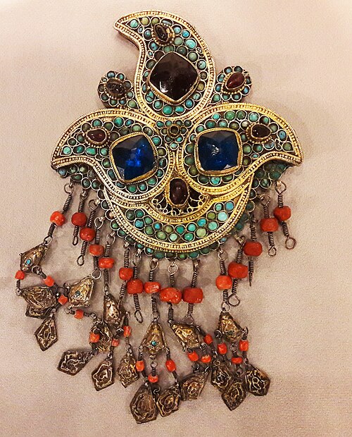 Fayl:Khorezm Bodom-oy temple pendant.jpg