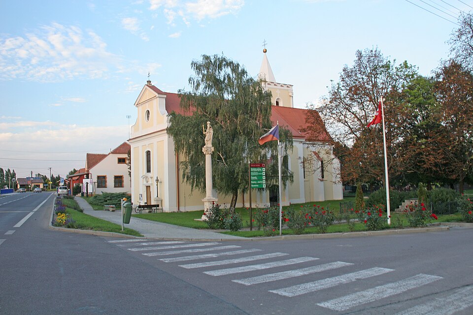 Fayl:Kostel svaté Markéty Chvalovice.JPG