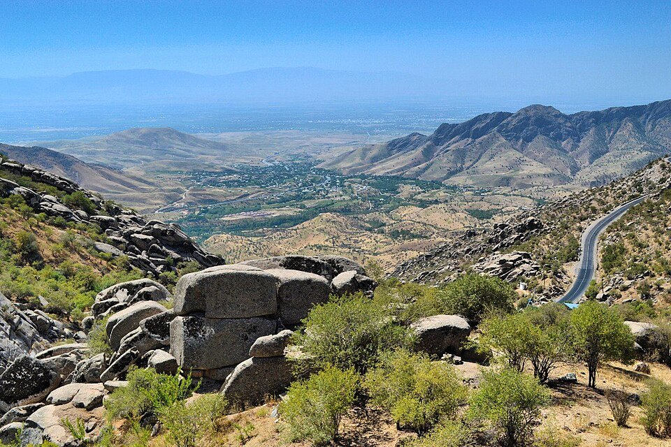 Fayl:Samarkand mountains.jpg