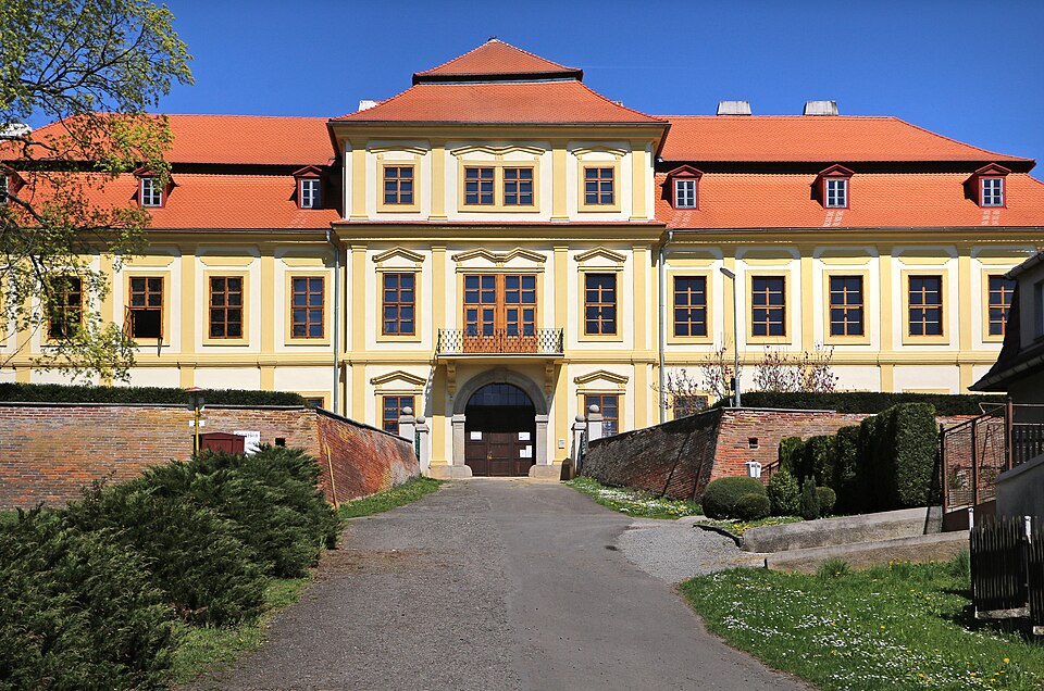 Fayl:Svojšín, castle.jpg