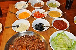 Shimoliy Amerika qattiq qobiqli tacos uchun umumiy ingredientlar