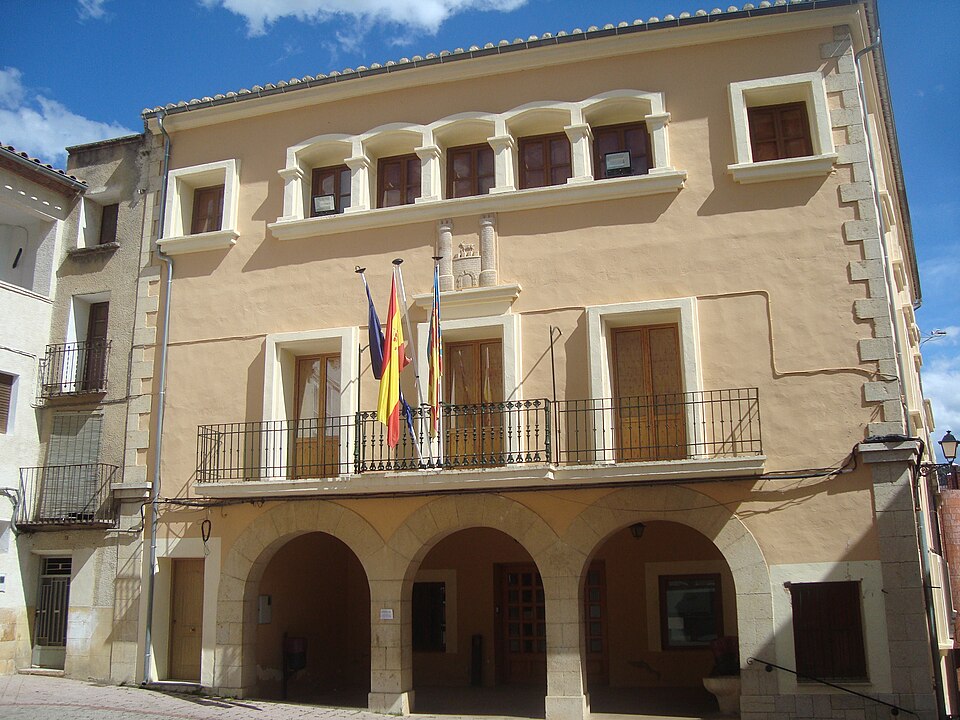 Fayl:Ayuntamiento de Albocàsser.jpg