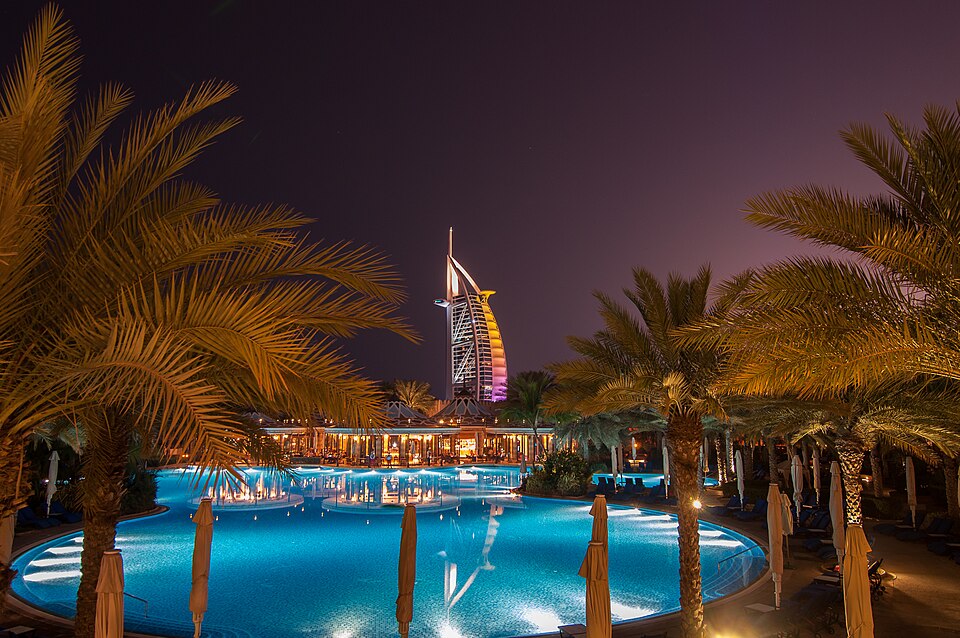 Fayl:Burj Al-Arab (13996844503).jpg