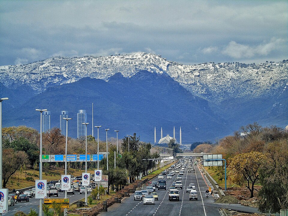 Fayl:Faisal Mosque, Islamabad III.jpg