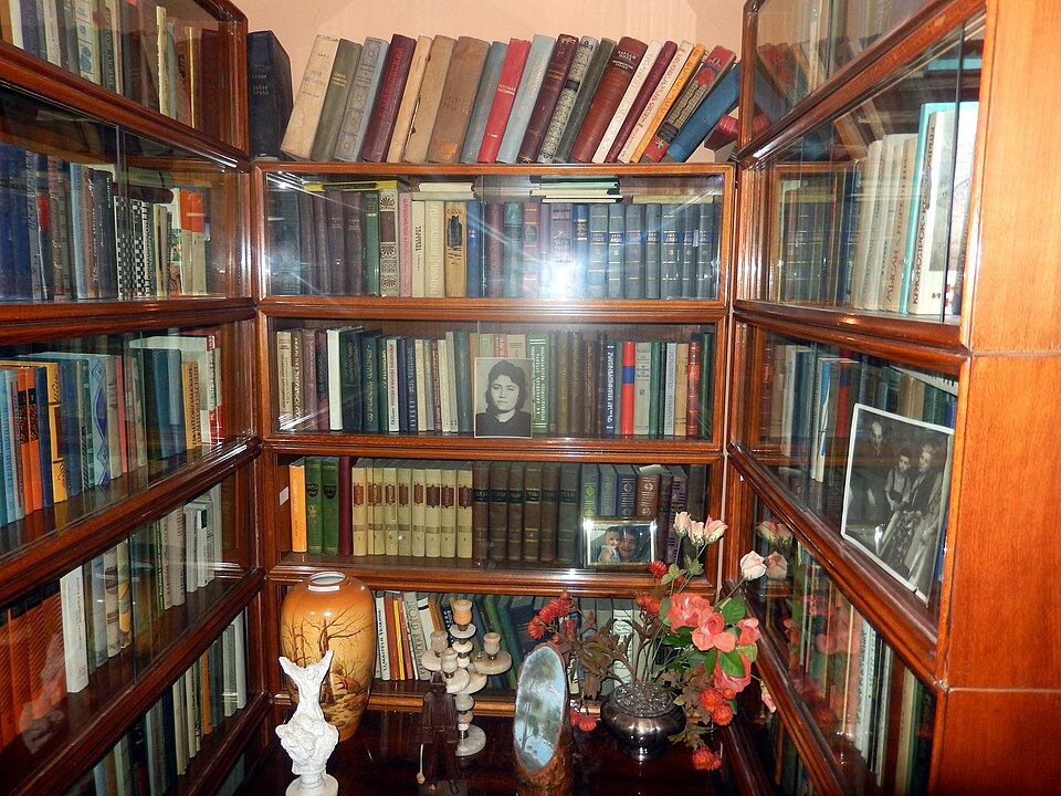 Fayl:Silva Kaputikyan House Museum (3).jpg