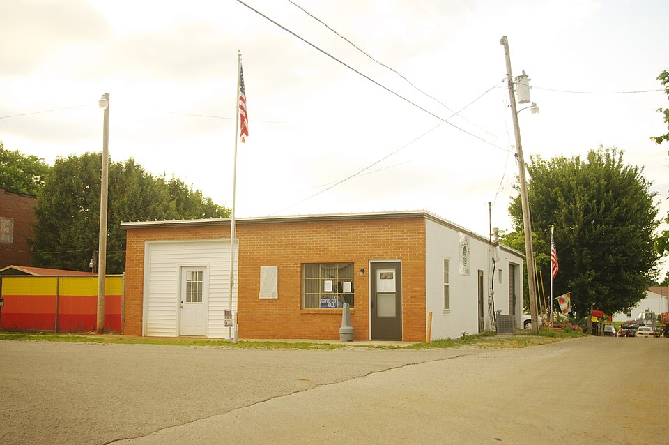 Fayl:Doyle-city-hall-tn1.jpg