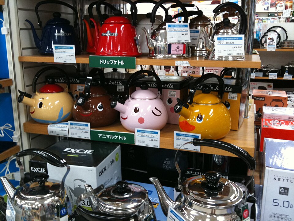 Fayl:Kettles in Japan 2009 (3851824926).jpg