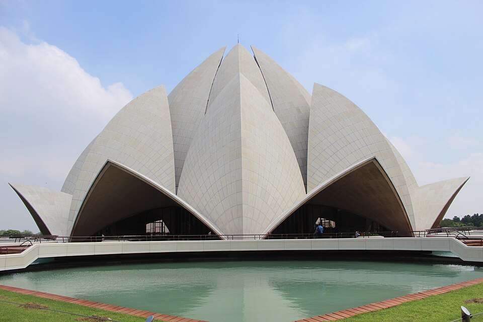 Fayl:Lovely Lotus temple.jpg