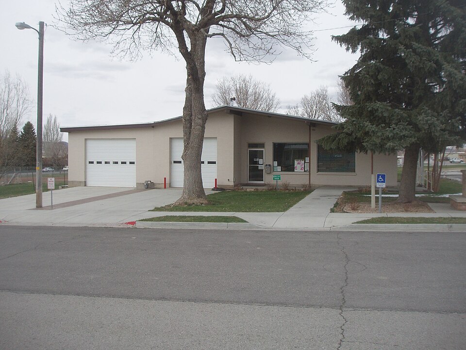 Fayl:Mona Utah city office.jpeg