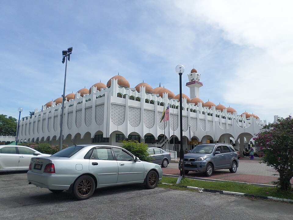 Fayl:Sultan Idris Shah II Mosque.JPG
