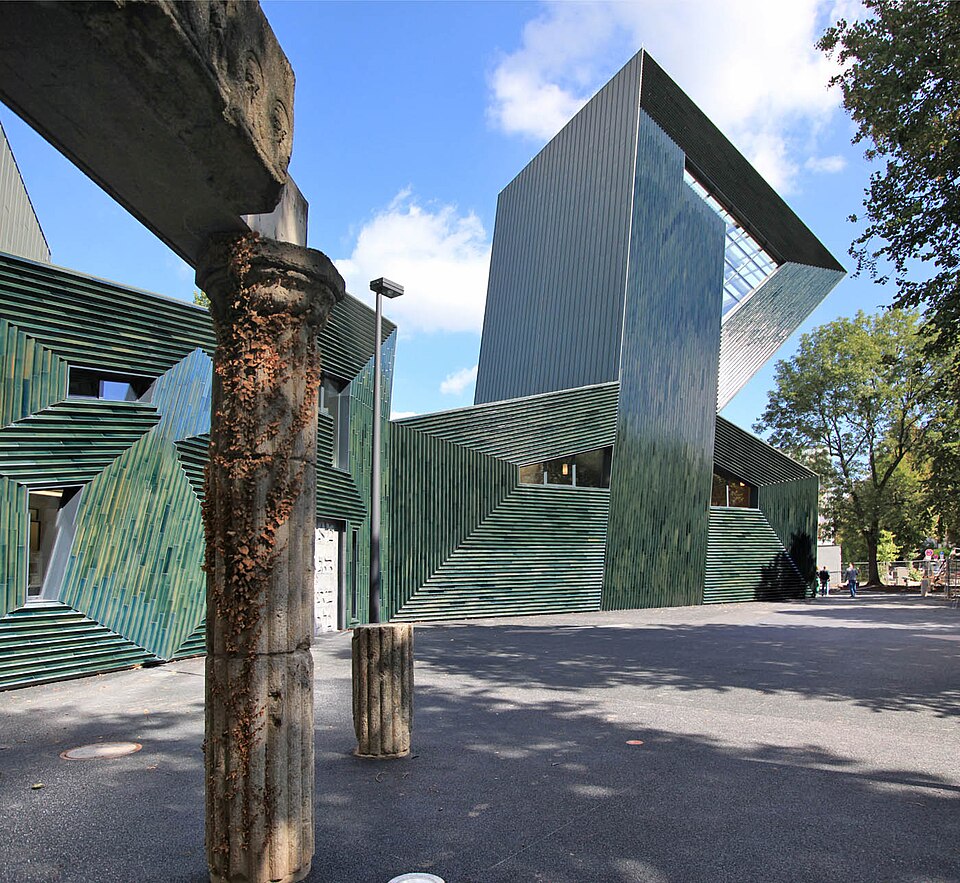 Fayl:Synagogue Mainz Exterior1.jpg