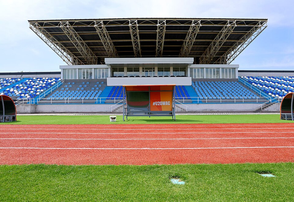 Fayl:Dustlik Stadium Tashkent.jpg