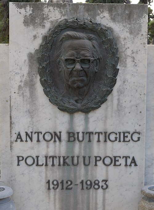 Fayl:GraveAntonButtigieg-AddolorataCemetery RomanDeckert28102022-01.jpg