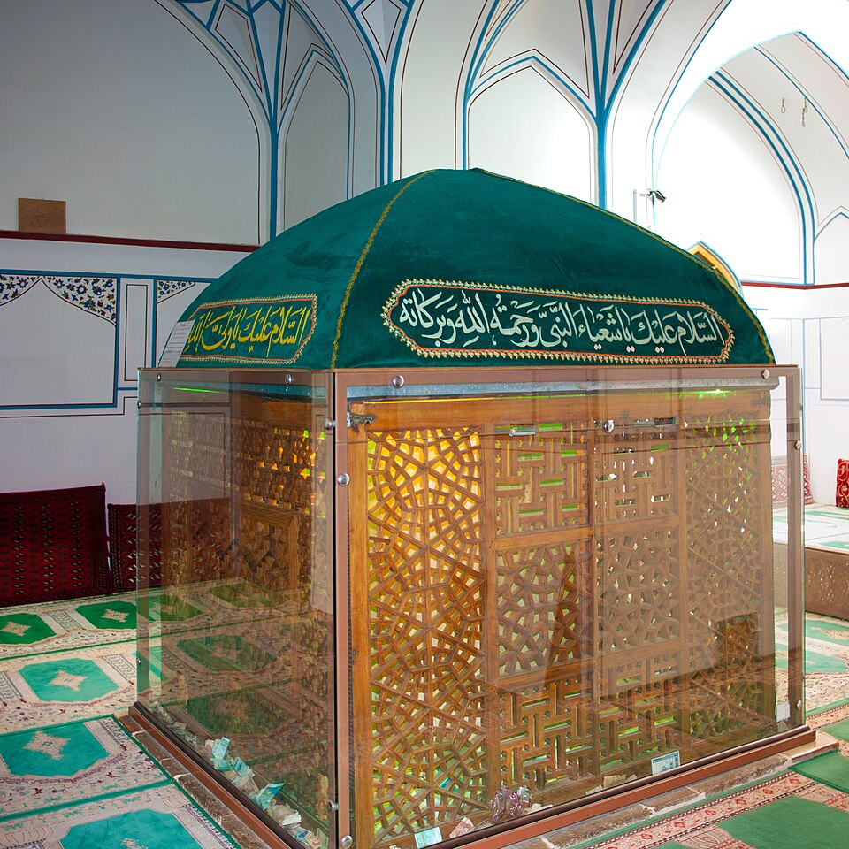 Fayl:Isaiah tomb.jpg