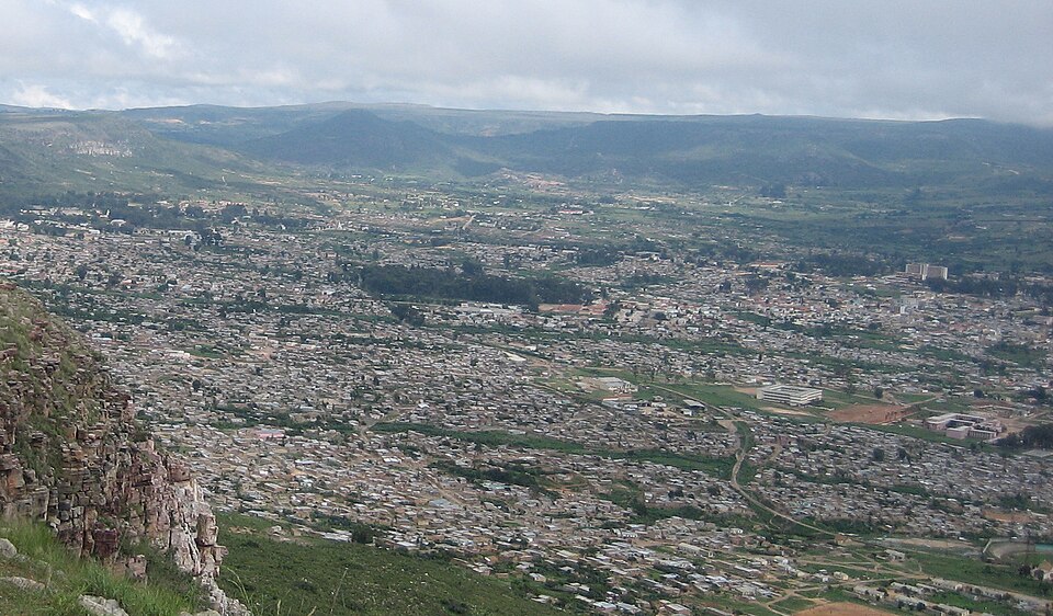 Fayl:Lubango sight (cropped).jpg