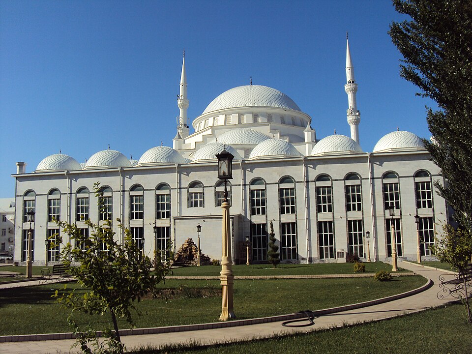 Fayl:Makhachkala mosque 6.jpg