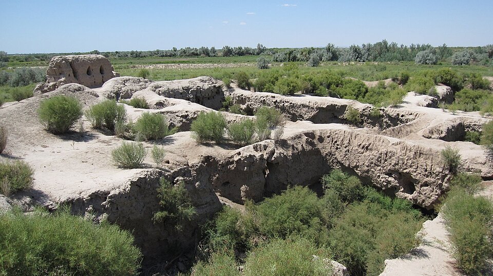 Fayl:Qoy Qyrylghan Qala ruins.jpg