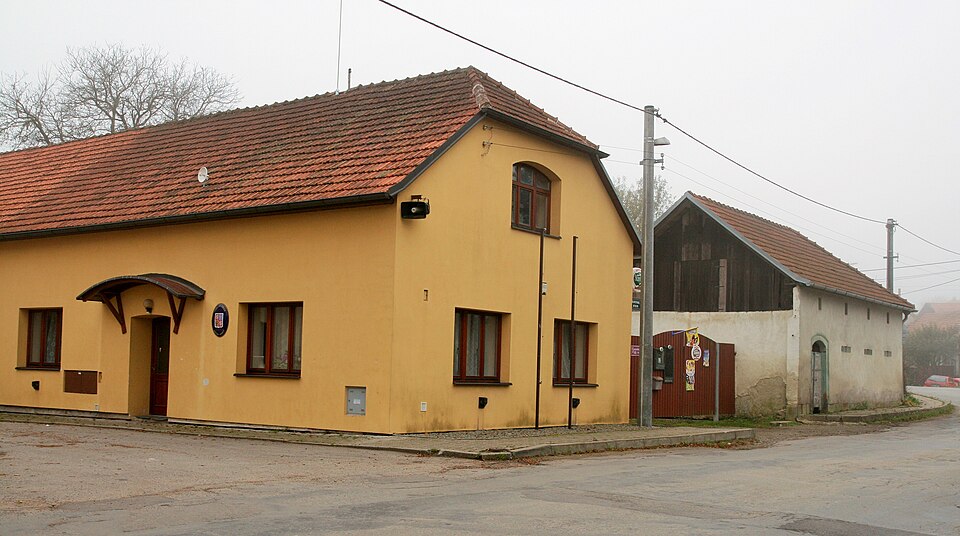 Fayl:Brťov-Jeneč, obecní úřad (3195).jpg